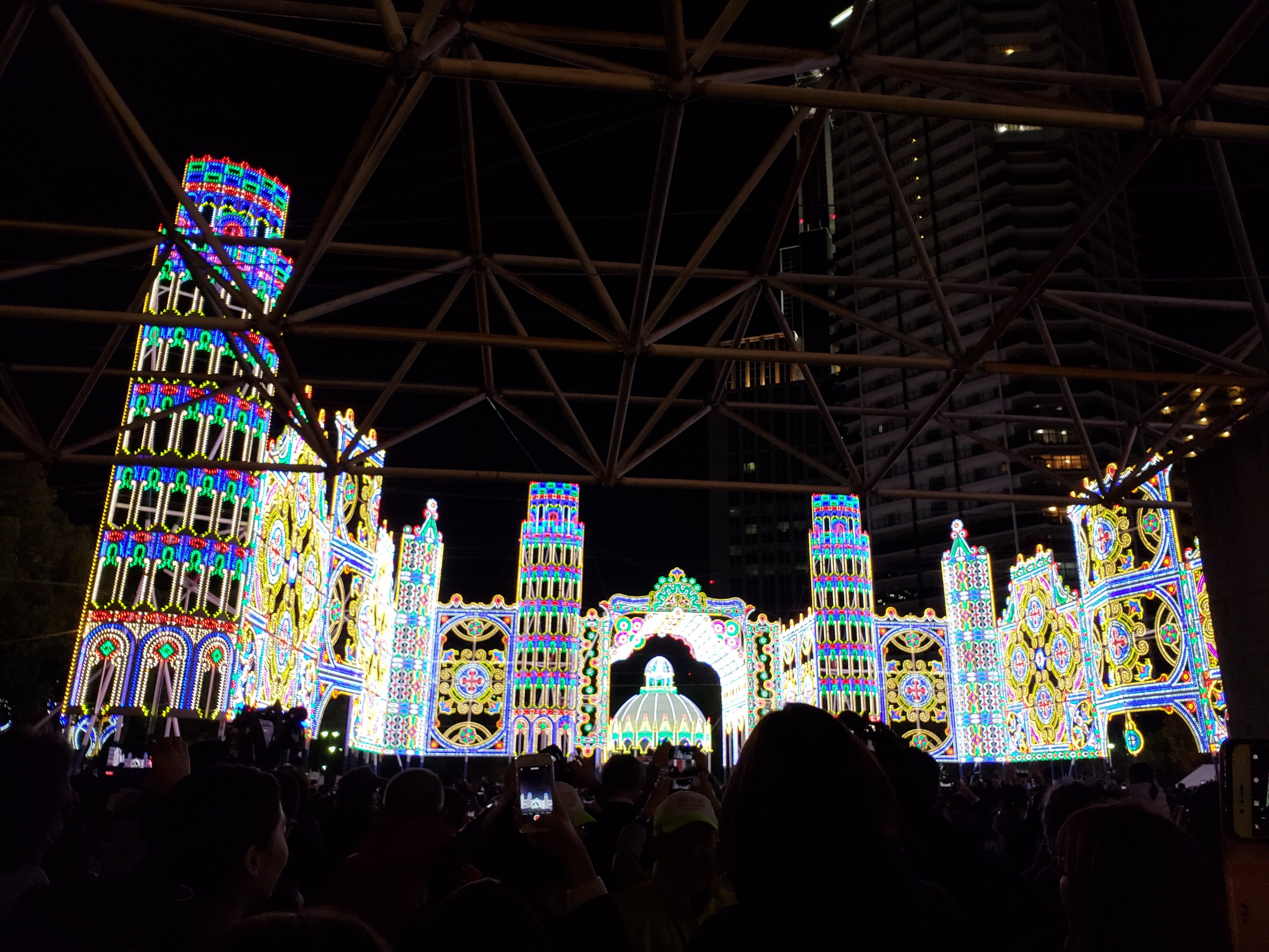 神戸ルミナリエ2018 初日の点灯時間に東遊園地へ行ってきた(動画あり)