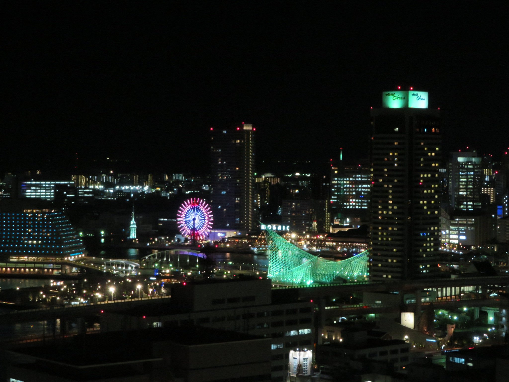 神戸市役所の展望台(ロビー)からの夜景が美し過ぎる！遅い時間まで入れてレストランあり