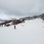 ハチ高原スキー場が人工雪しか滑れないんで行くか悩む…